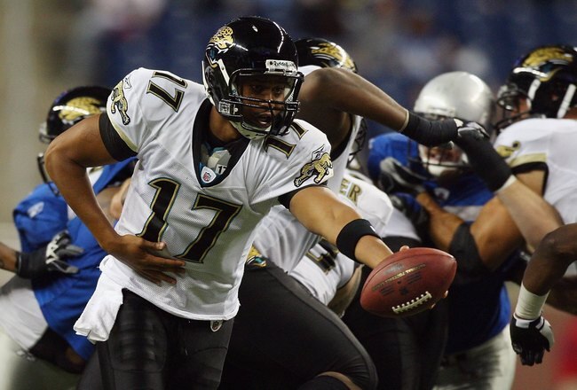 DETROIT - NOVEMBER 09: Cleo Lemon #17 of the Jacksonville Jaguars looks to handoff the ball against the Detroit Lions on November 9, 2008 at Ford Field in Detroit, Michigan. Jacksonville defeated Detroit 38-14. (Photo by Jim McIsaac/Getty Images)