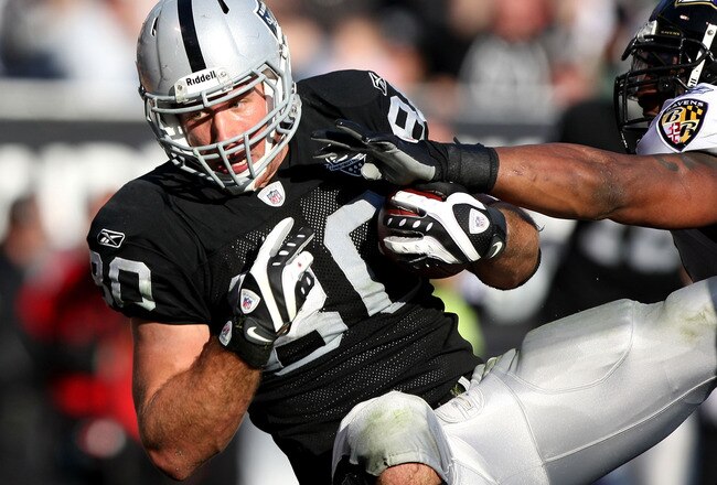 OAKLAND, CA - JANUARY 03: Zach Miller #80 of the Oakland Raiders catches a touchdown pass in the second quarter against the Baltimore Ravens during an NFL game at Oakland-Alameda County Coliseum on January 3, 2010 in Oakland, California.  (Photo by Jed Jacobsohn/Getty Images)