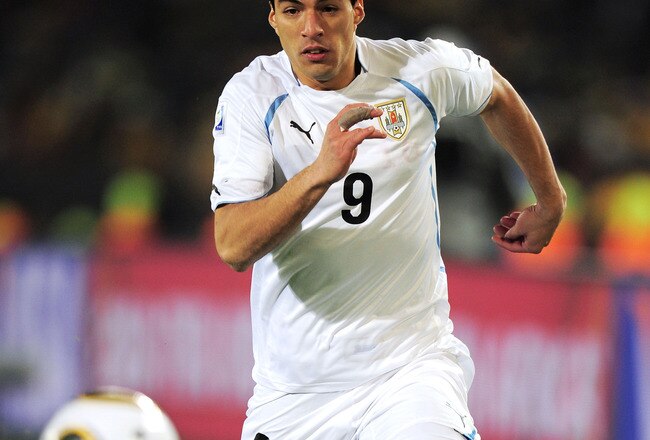 PRETORIA, SOUTH AFRICA - JUNE 16:  Luis Suarez of Uruguay runs with the ball during the 2010 FIFA World Cup South Africa Group A match between South Africa and Uruguay at Loftus Versfeld Stadium on June 16, 2010 in Tshwane/Pretoria, South Africa.  (Photo by Clive Mason/Getty Images)