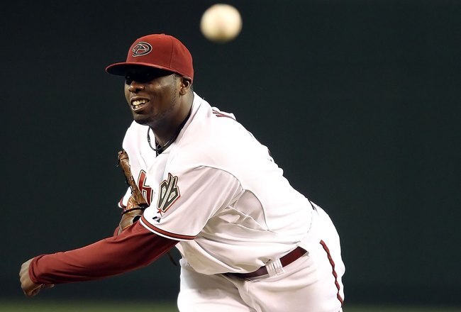 PHOENIX - JUNE 10:  Starting pitcher Dontrelle Willis #35 of the Arizona Diamondbacks pitches against the Atlanta Braves during the Major League Baseball game at Chase Field on June 10, 2010 in Phoenix, Arizona. The Braves defeated the Diamondbacks 11-7.  (Photo by Christian Petersen/Getty Images)
