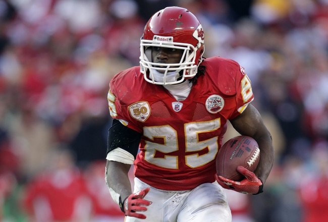 KANSAS CITY, MO - DECEMBER 20:  Jamaal Charles #25 of the Kansas City Chiefs runs with the ball for yardage during their NFL game against the Cleveland Browns on December 20, 2009 at Arrowhead Stadium in Kansas City, Missouri. The Browns defeated the Chiefs 41-34. (Photo by Jamie Squire/Getty Images)