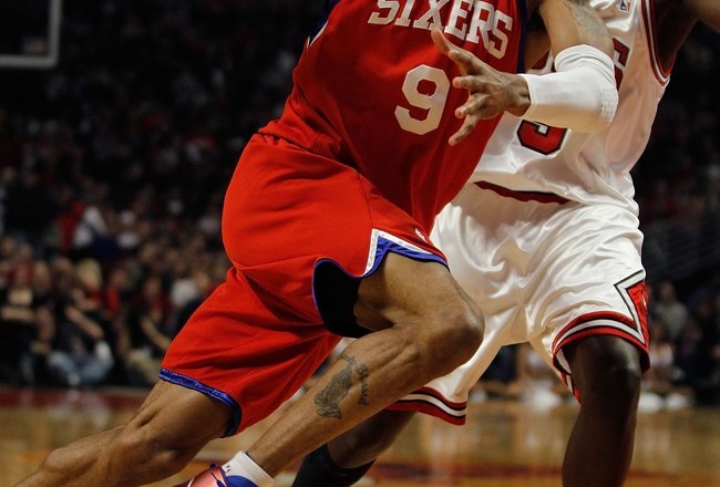 CHICAGO - FEBRUARY 20: Andre Iguodala #9 of the Philadelphia 76ers moves against Loul Deng #9 of the Chicago Bulls at the United Center on February 20, 2010 in Chicago, Illinois. The Bulls defeated the 76ers 122-90. NOTE TO USER: User expressly acknowledges and agrees that, by downloading and/or using this Photograph, User is consenting to the terms and conditions of the Getty Images License Agreement.  (Photo by Jonathan Daniel/Getty Images)