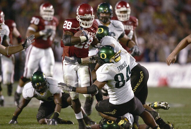 SAN DIEGO - DECEMBER 29:  Running back Adrian Peterson #28 of the Oklahoma Sooners runs for a gain against the Oregon Ducks during the Pacific Life Holiday Bowl on December 29, 2005 at Qualcomm Stadium in San Diego, California. Oklahoma defeated Oregon 17-14.  (Photo by Donald Miralle/Getty Images)