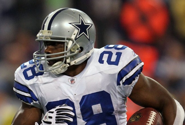 MINNEAPOLIS - JANUARY 17:  Felix Jones #28 of the Dallas Cowboys runs the ball against the Minnesota Vikings during the NFC Divisional Playoff Game at Hubert H. Humphrey Metrodome on January 17, 2010 in Minneapolis, Minnesota. The Vikings defeated the Cowboys 34-3. (Photo by Chris McGrath/Getty Images)