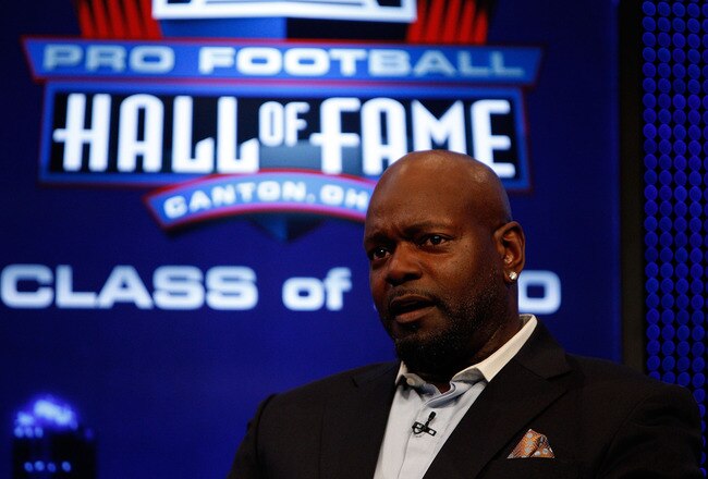 FORT LAUDERDALE, FL - FEBRUARY 06:  Emmitt Smith speaks on stage after he was announced as one of the newest enhrinees into the Hall of Fame during the Pro Football Hall of Fame Class of 2010 Press Conference held at the Greater Ft. Lauderdale/Broward County Convention Center as part of media week for Super Bowl XLIV on February 6, 2010 in Fort Lauderdale, Florida.  (Photo by Chris Graythen/Getty Images)