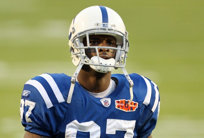 MIAMI GARDENS, FL - FEBRUARY 07:  Reggie Wayne  #87 of the Indianapolis Colts warms up before playing against the New Orleans Saints in Super Bowl XLIV on February 7, 2010 at Sun Life Stadium in Miami Gardens, Florida.  (Photo by Ezra Shaw/Getty Images)