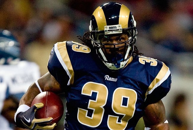 ST. LOUIS - NOVEMBER 29:  Steven Jackson #39 of the St. Louis Rams runs with the ball for yardage against the Seattle Seahawks during their NFL game at Edward Jones Dome on November 29, 2009 in St. Louis, Missouri. The Seahawks defeated the Rams 27-17.  (Photo by Dilip Vishwanat/Getty Images)