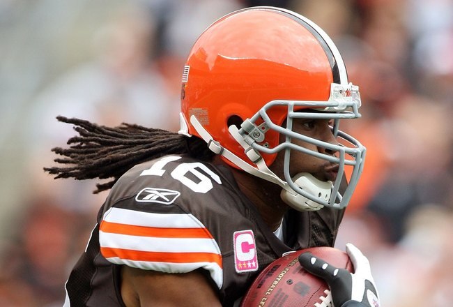 CLEVELAND - OCTOBER 04:  Joshua Cribbs #16 of the Cincinnati Bengals runs the ball against the Cleveland Browns during their game at Cleveland Browns Stadium on October 4, 2009 in Cleveland, Ohio. The Bengals defeated the Browns 23-20 in overtime.  (Photo by Jim McIsaac/Getty Images)