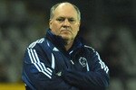 TURIN, ITALY - FEBRUARY 25:  Ajax head coach Martin Jol watches the action during the UEFA Europa League Round 32 second leg match between Juventus and Ajax on February 25, 2010 in Turin, Italy.  (Photo by Valerio Pennicino/Getty Images)