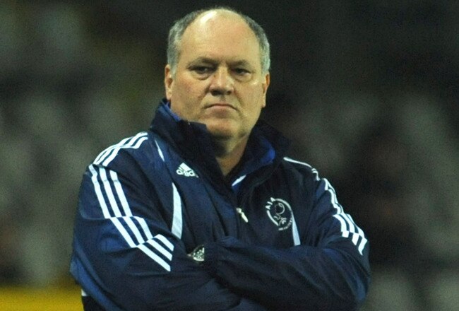 TURIN, ITALY - FEBRUARY 25:  Ajax head coach Martin Jol watches the action during the UEFA Europa League Round 32 second leg match between Juventus and Ajax on February 25, 2010 in Turin, Italy.  (Photo by Valerio Pennicino/Getty Images)