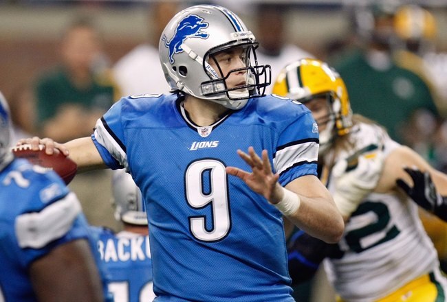 DETROIT , MI - NOVEMBER 26:  Quarterback Matthew Stafford #9 of the Detroit Lions looks to pass the ball during the game against the Green Bay Packers on November 26, 2009 at Ford Field in Detroit, Michigan. Green Bay won the game 34-12. (Photo by Gregory Shamus/Getty Images)