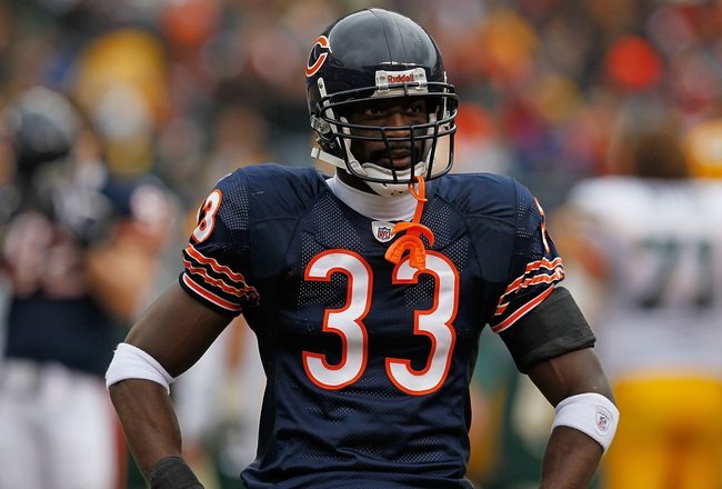 CHICAGO - DECEMBER 13: Charles Tillman #33 of the Chicago Bears looks to the sidelines during a time-out against the Green Bay Packers at Soldier Field on December 13, 2009 in Chicago, Illinois. The Packers defeated the Bears 21-14. (Photo by Jonathan Daniel/Getty Images)