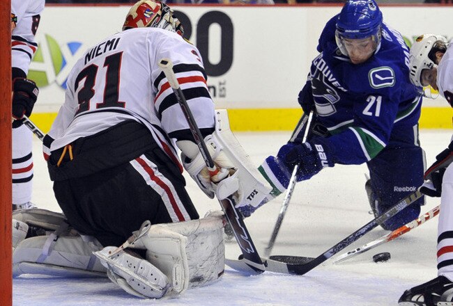 Masonraymond9a4fcb202ecf633429b595f3683de5c8-getty-98569861rl01_blackhawks_canucks1_crop_650x440