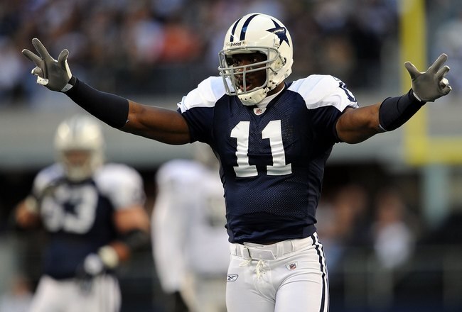 ARLINGTON, TX - NOVEMBER 26:  Wide receiver Roy Williams #11 of the Dallas Cowboys at Cowboys Stadium on November 26, 2009 in Arlington, Texas.  (Photo by Ronald Martinez/Getty Images)