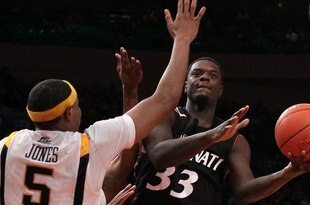 NEW YORK - MARCH 11: Lance Stephenson #33 of the Cincinnati Bearcats handles the ball against Kevin Jones #5 of the West Virginia Mountaineers during the quarterfinal of the 2010 NCAA Big East Tournament at Madison Square Garden on March 11, 2010 in New York City.  (Photo by Jim McIsaac/Getty Images)