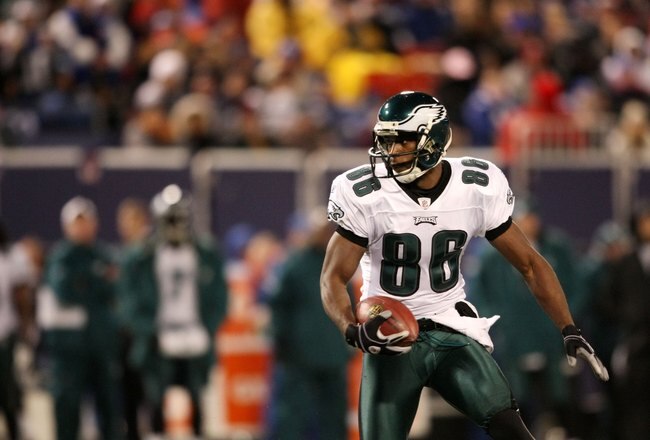EAST RUTHERFORD, NJ - DECEMBER 13:  Cornelius Ingram #88 of the Philadelphia Eagles looks to run the ball against the New York Giants at Giants Stadium on December 13, 2009 in East Rutherford, New Jersey.  (Photo by Nick Laham/Getty Images)