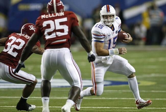 ATLANTA - DECEMBER 5:  Quarterback Tim Tebow #15 of the Florida Gators runs the ball against Rolando McClain #25 and Eryk Anders #32 of the Alabama Crimson Tide during the SEC Championship game at Georgia Dome on December 5, 2009 in Atlanta, Georgia.  (Photo by Chris Graythen/Getty Images)