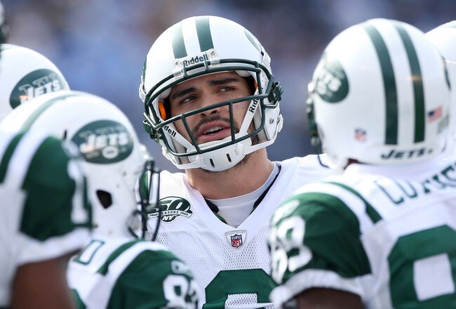 SAN DIEGO - JANUARY 17:  Quarterback Mark Sanchez #6 of the New York Jets talks with teammates on the field prior to the AFC Divisional Playoff Game against the San Diego Chargers at Qualcomm Stadium on January 17, 2010 in San Diego, California.  (Photo by Donald Miralle/Getty Images)