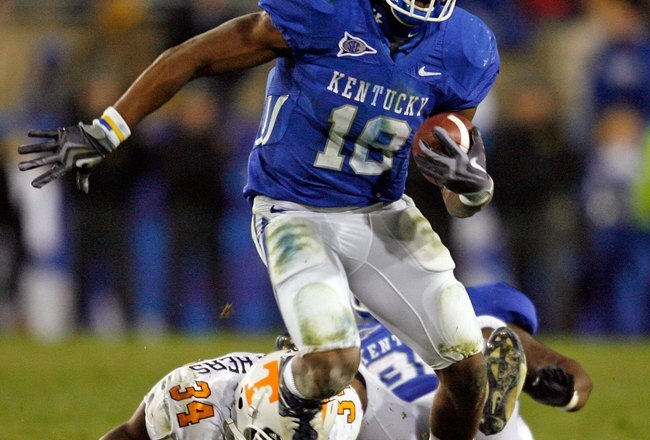 LEXINGTON, KY - NOVEMBER 28:  Randall Cobb #18 of the Kentucky Wildcats runs with the ball against the Tennessee Volunteers during the SEC game at Commonwealth Stadium on November 28, 2009 in Lexington, Kentucky.  (Photo by Andy Lyons/Getty Images)
