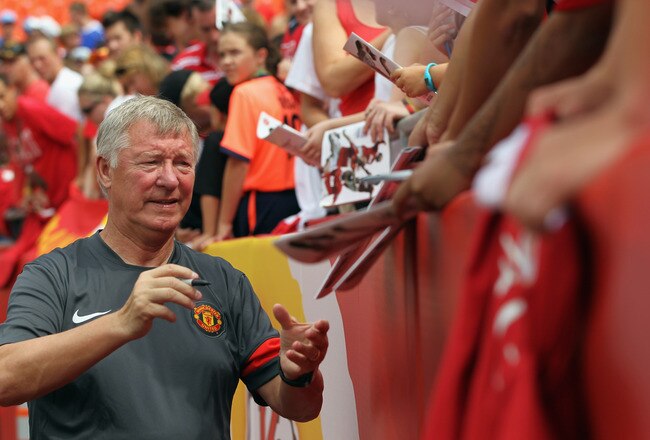 KANSAS CITY, MO - JULY 25:  Manager Sir Alex Ferguson of Manchester United signs autographs prior to the start of the game against the Kansas City Wizards at Arrowhead Stadium on July 25, 2010 in Kansas City, Missouri.  (Photo by Jamie Squire/Getty Images)