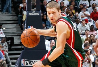 ATLANTA - APRIL 28:  Luke Ridnour #12 of the Milwaukee Bucks against the Atlanta Hawks during Game Five of the Eastern Conference Quarterfinals of the 2010 NBA Playoffs at Philips Arena on April 28, 2010 in Atlanta, Georgia.  NOTE TO USER: User expressly acknowledges and agrees that, by downloading and/or using this Photograph, User is consenting to the terms and conditions of the Getty Images License Agreement.  (Photo by Kevin C. Cox/Getty Images)
