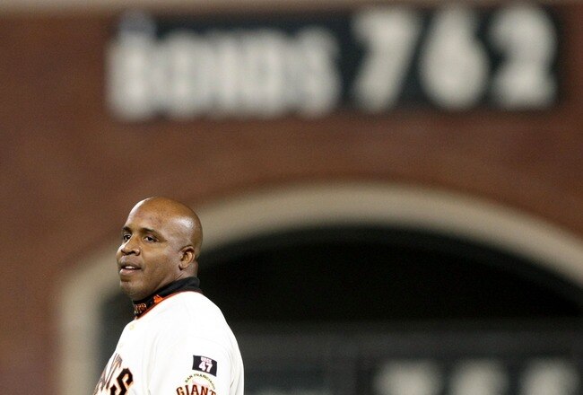 SAN FRANCISCO - SEPTEMBER 26:  Barry Bonds #25 of the San Francisco Giants walks to the outfield after grounding out in the first inning against the San Diego Padres during a Major League Baseball game on September 26, 2007 at AT&T Park in San Francisco, California.  (Photo by Jed Jacobsohn/Getty Images)