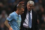 MANCHESTER, ENGLAND - DECEMBER 19:  Manchester City manager Mark Hughes (R) congratulates Craig Bellamy as he is substituted during the Barclays Premier League game between Manchester City and Sunderland at City of Manchester Stadium on December 19, 2009 in Manchester, England.  (Photo by Stu Forster/Getty Images)