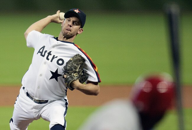 HOUSTON - JULY 24:  Pitcher Roy Oswalt #44 of the Houston Astros throws against the Cincinnati Reds in the first inning at Minute Maid Park on July 24, 2010 in Houston, Texas.  (Photo by Bob Levey/Getty Images)