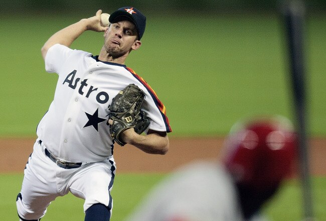 HOUSTON - JULY 24:  Pitcher Roy Oswalt #44 of the Houston Astros throws against the Cincinnati Reds in the first inning at Minute Maid Park on July 24, 2010 in Houston, Texas.  (Photo by Bob Levey/Getty Images)