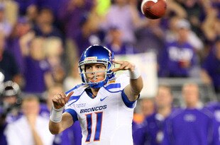 GLENDALE, AZ - JANUARY 04:  Quarterback Kellen Moore #11 of the Boise State Broncos passes the ball in the first half against the TCU Horned Frogs during the Tostitos Fiesta Bowl at the Universtity of Phoenix Stadium on January 4, 2010 in Glendale, Arizona.  (Photo by Christian Petersen/Getty Images)