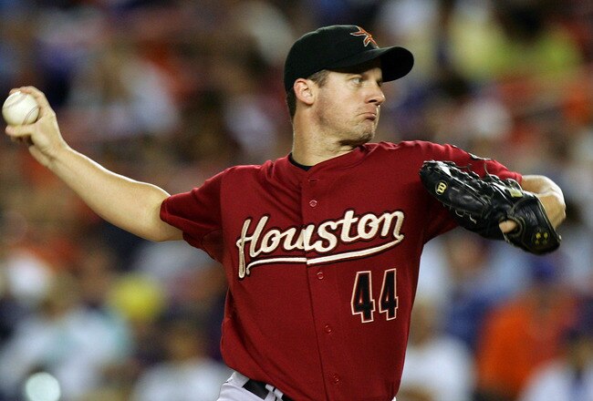 NEW YORK - AUGUST 22:  Roy Oswalt #44 of the Houston Astros pitches against the New York Mets on August 22, 2008 at Shea Stadium in the Flushing neighborhood of the Queens borough of New York City.  (Photo by Jim McIsaac/Getty Images)