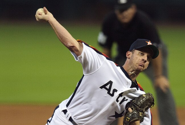 HOUSTON - JULY 24:  Pitcher Roy Oswalt #44 of the Houston Astros throws against the Cincinnati Reds in the first inning at Minute Maid Park on July 24, 2010 in Houston, Texas.  (Photo by Bob Levey/Getty Images)