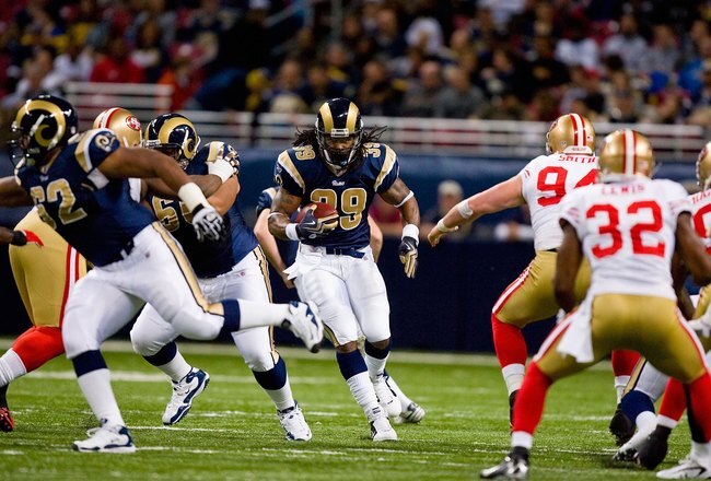 ST. LOUIS - JANUARY 3: Steven Jackson #39 of the St. Louis Rams carries the ball during the game against the San Francisco 49ers at the Edward Jones Dome on January 3, 2010 in St. Louis, Missouri.  The 49ers beat the Rams 28-6.  (Photo by Dilip Vishwanat/Getty Images)