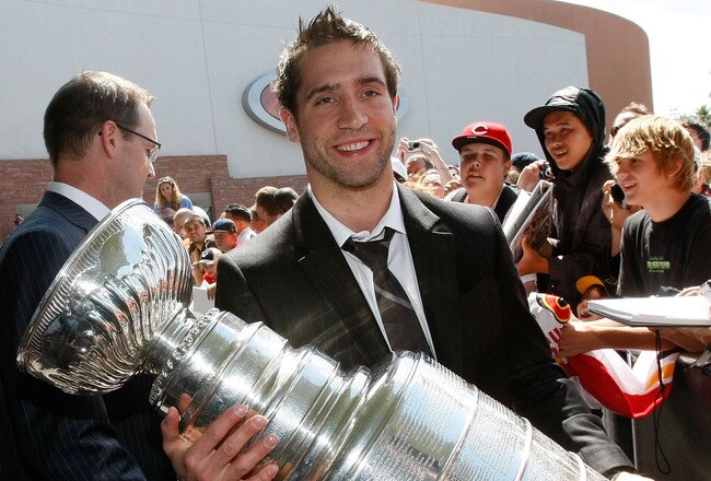 LAS VEGAS - JUNE 18:  Max Talbot of the Pittsburgh Penguins carries the Stanley Cup on the red carpet of the 2009 NHL Awards at the Palms Casino Resort on June 18, 2009 in Las Vegas, Nevada.  (Photo by Ethan Miller/Getty Images)
