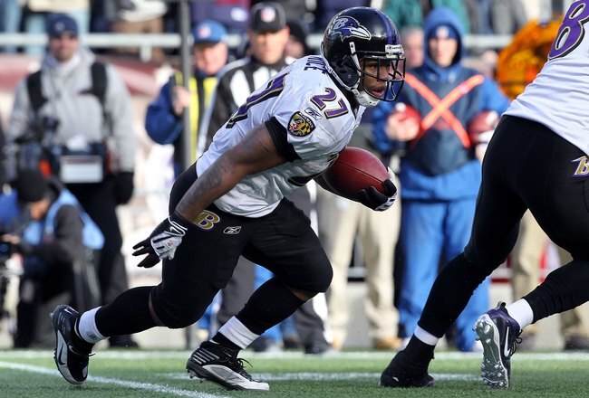 FOXBORO, MA - JANUARY 10:  Ray Rice #27 of the Baltimore Ravens runs the ball against the New England Patriots during the 2010 AFC wild-card playoff game at Gillette Stadium on January 10, 2010 in Foxboro, Massachusetts.  (Photo by Jim Rogash/Getty Images)