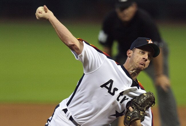 HOUSTON - JULY 24:  Pitcher Roy Oswalt #44 of the Houston Astros throws against the Cincinnati Reds in the first inning at Minute Maid Park on July 24, 2010 in Houston, Texas.  (Photo by Bob Levey/Getty Images)