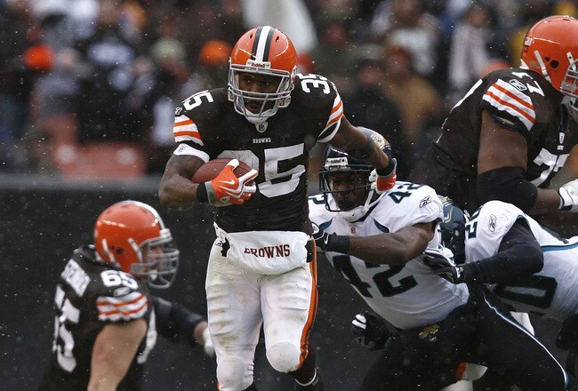 CLEVELAND - JANUARY 03:  Jerome Harrison #35 of the Cleveland Browns runs by Gerald Alexander #42 of the Jacksonville Jaguars at Cleveland Browns Stadium on January 3, 2010 in Cleveland, Ohio.  (Photo by Matt Sullivan/Getty Images)