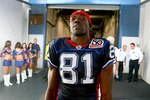 ORCHARD PARK, NY - SEPTEMBER 20:  Terrell Owens #81 of the Buffalo Bills gets ready to take the field against the Tampa Bay Buccaneers at Ralph Wilson Stadium on September 20, 2009 in Orchard Park, New York. Buffalo 33-20. (Photo by Rick Stewart/Getty Images)