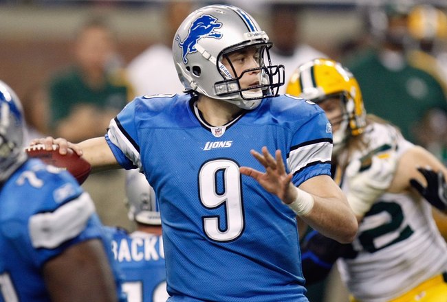 DETROIT , MI - NOVEMBER 26:  Quarterback Matthew Stafford #9 of the Detroit Lions looks to pass the ball during the game against the Green Bay Packers on November 26, 2009 at Ford Field in Detroit, Michigan. Green Bay won the game 34-12. (Photo by Gregory Shamus/Getty Images)