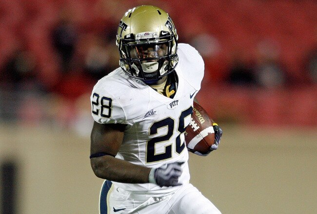 LOUISVILLE, KY - OCTOBER 02:  Dion Lewis #28 of the Pittsburgh Panthers runs with the ball during the Big East Conference game against the Louisville Cardinals  at Papa John's Cardinal Stadium on October 2, 2009 in Louisville, Kentucky.  Pittsburgh won 35-10.(Photo by Andy Lyons/Getty Images)