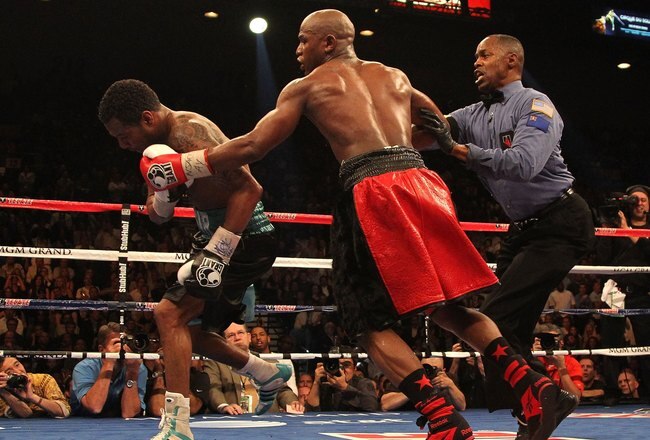 LAS VEGAS - MAY 01:  (R-L) Floyd Mayweather Jr. throws a left to the head of Shane Mosley during their welterweight fight at the MGM Grand Garden Arena on May 1, 2010 in Las Vegas, Nevada. Mayweather Jr. defeated Mosley by unanimous decison.  (Photo by Jed Jacobsohn/Getty Images)