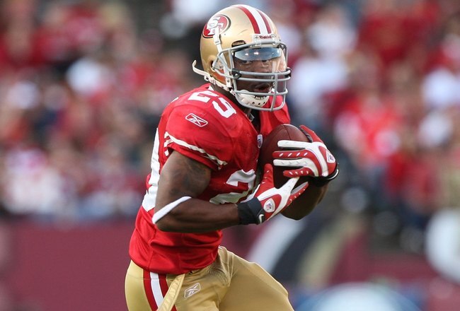 SAN FRANCISCO - NOVEMBER 08: Glen Coffee #29 of the San Francisco 49ers in action against the Tennessee Titans during an NFL game on November 8, 2009 at Candlestick Park in San Francisco, California.  (Photo by Jed Jacobsohn/Getty Images)