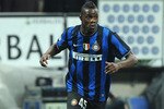MILAN, ITALY - APRIL 16: Mario Balotelli  of FC Internazionale Milano in action during the Serie A match between FC Internazionale Milano and Juventus FC at Stadio Giuseppe Meazza on April 16, 2010 in Milan, Italy. (Photo by Massimo Cebrelli/Getty Images)