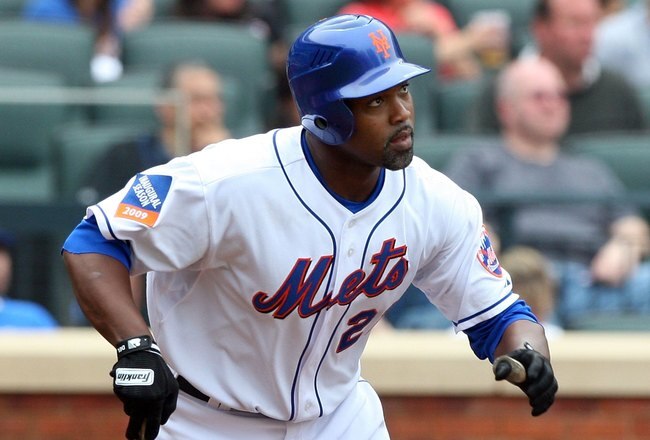 NEW YORK - MAY 09:  Carlos Delgado #21 of the New York Mets bats against the Pittsburgh Pirates on May 9, 2009 at Citi Field in the Flushing neighborhood of the Queens borough of New York City. The Mets defeated the Pirates 10-1.  (Photo by Jim McIsaac/Getty Images)