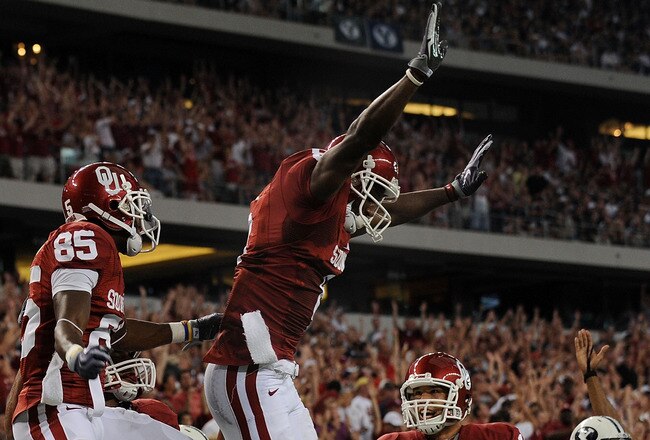 ARLINGTON, TX - SEPTEMBER 05:  Wide receiver Ryan Broyles #85 of the Oklahoma Sooners celebrates his touchdown with Brandon Caleb #8 and Sam Bradford #14 against the Brigham Young Cougars at Cowboys Stadium on September 5, 2009 in Arlington, Texas.  (Photo by Ronald Martinez/Getty Images)