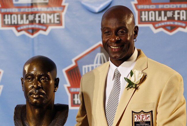 CANTON, OH - AUGUST 7: Jerry Rice poses with his bust during the 2010 Pro Football Hall of Fame Enshrinement Ceremony at the Pro Football Hall of Fame Field at Fawcett Stadium on August 7, 2010 in Canton, Ohio. (Photo by Joe Robbins/Getty Images)