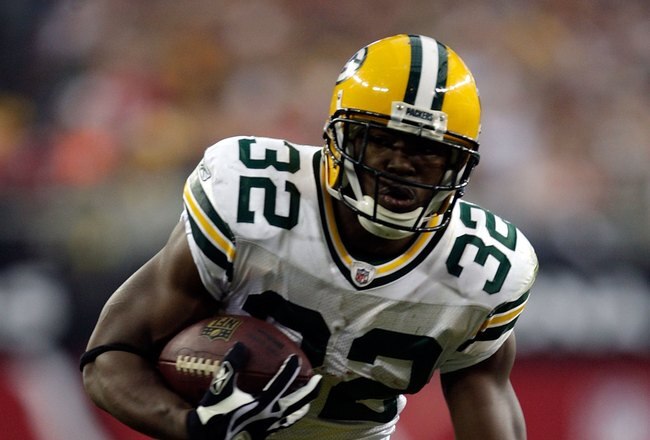 GLENDALE, AZ - JANUARY 03:  Brandon Jackson #32 of the Green Bay Packers runs the ball against the Arizona Cardinals at University of Phoenix Stadium on January 3, 2010 in Glendale, Arizona.  (Photo by Jamie Squire/Getty Images)