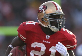 SAN FRANCISCO - DECEMBER 27: Frank Gore #21 of the San Francisco 49ers runs against the Detroit Lions during an NFL game at Candlestick Park on December 27, 2009 in San Francisco, California. (Photo by Jed Jacobsohn/Getty Images)