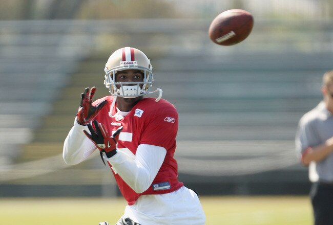 SANTA CLARA, CA - AUGUST 02:  Michael Crabtree #15 works out during the San Francisco 49ers training camp at their training complex on August 2, 2010 in Santa Clara, California.  (Photo by Ezra Shaw/Getty Images)