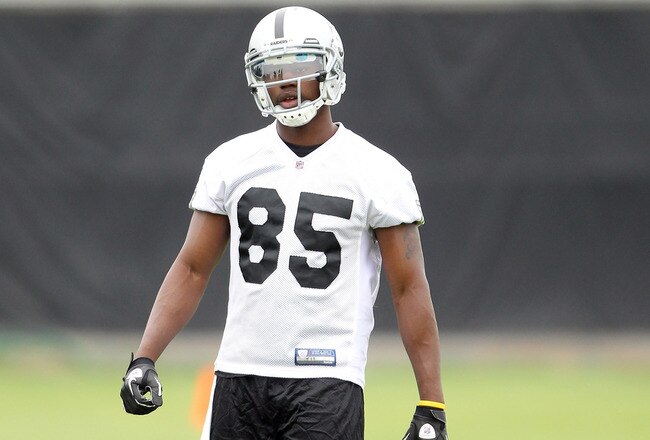NAPA, CA - AUGUST 01:  Darrius Heyward-Bey #85 of the Oakland Raiders works out during the Raiders training camp at their Napa Valley Training Complex on August 1, 2010 in Napa, California.  (Photo by Ezra Shaw/Getty Images)